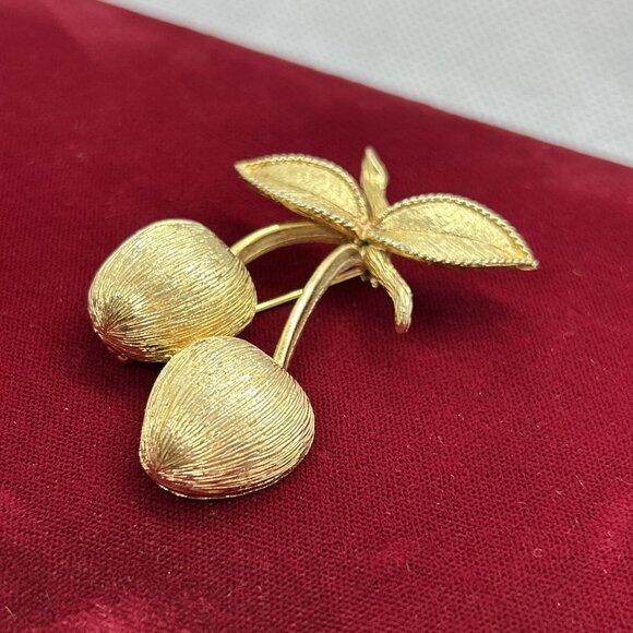 Cherry Brooch Sarah Coventry "Golden Cherries" Gold Tone Fruit Vintage 1966 Pin - Picture 2 of 7